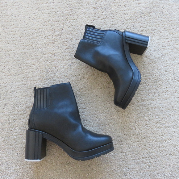 sorel margo chelsea boot